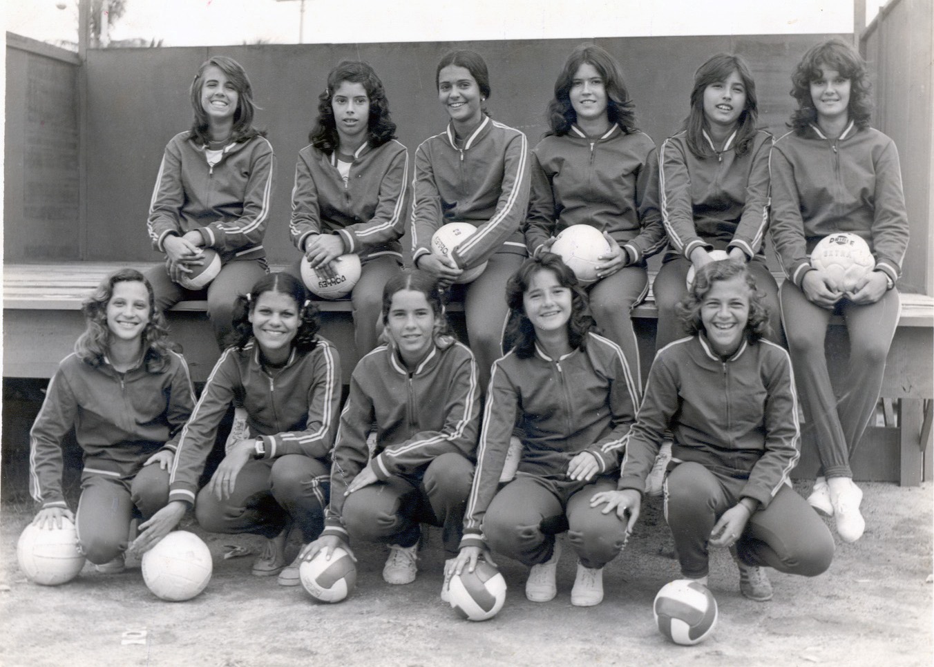 1977 - Primeira Equipe de Voleibol -1977