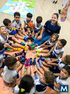 Ensino Bilíngue prepara vivência do Fun Socks Day com as crianças do Infantil 1 e 2